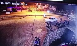 Motosikletli gençleri hayattan koparan kaza kamerada