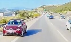 Trafiği tehlikeye düşürün sürücü kameraya böyle yakalandı