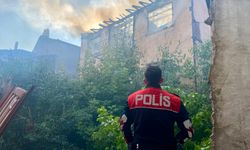 Alevlere teslim olan ev küle döndü