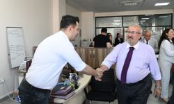 Yunusemre Belediyesi çalışanları birbirleriyle bayramlaştı