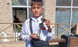 Milli takım formasıyla beşinci olan Manisalı minik sporcu ödüllendirildi