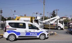 Manisa'da kopan elektrik teli ulaşımı aksattı