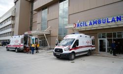 Üzerlerine inşaat kalıbı düşen iki işçi yaralandı