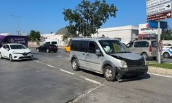 Hafif ticari araç otomobille çarpıştı: 1 yaralı