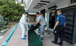 Yaşadığı dairede boğazı kesilmiş olarak bulundu