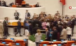CHP’liler kürsüyü işgal etti