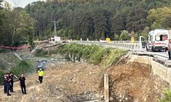 Otomobil dereye uçtu: Baba-oğul hayatını kaybetti