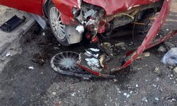 Otomobil işçi servisine arkadan çarptı: 1 ölü, 12 yaralı