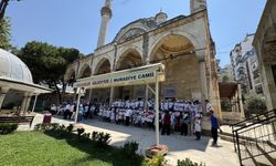 TÜGVA yaz okulu öğrencileri 15 Temmuz için Muradiye Camii’nde buluştu