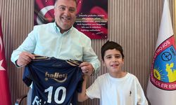 Lösemi hastası Rüzgar, zekasıyla dikkat çekiyor