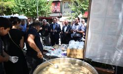 Salihli’deki şehit ailelerinden geleneksel aşure hayrı