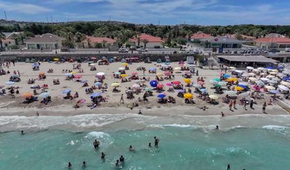 Bayram tatilinde Çeşme'nin otelleri de plajları da doldu