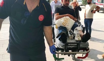 Bilettiği bıçakla koşarken çarptığı adamı yaraladı