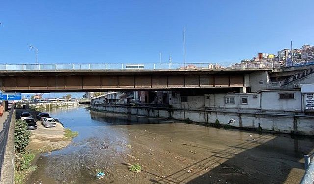 67 yıllık Fevkani Köprüsü ulaşıma kapatıldı