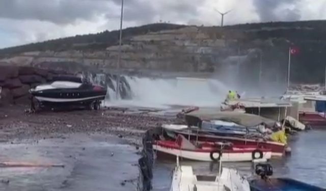 İzmir’de dalgalar yükseldi 4 kişi denize düştü