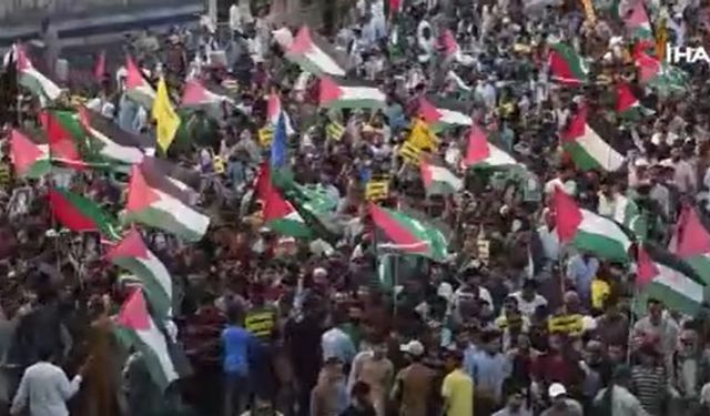 Pakistan’da yaklaşık 1 milyon kişi İsrail’i protesto etti