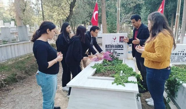 Manisalı Şehit öğretmen Mustafa Karınca Öğretmenler Günü'nde unutulmadı
