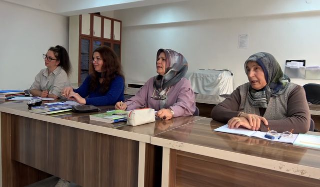 Okuma yazma kursu kadınlara umut oldu