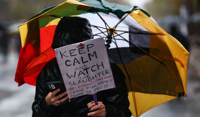 Fransa’da Filistin’e destek gösterisi, sağanak yağışa rağmen yürüdüler
