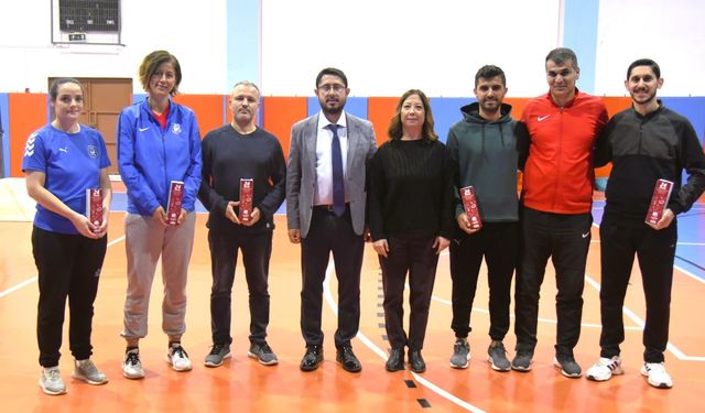 Yunusemre Belediyespor'dan antrenörlere Öğretmenler Günü kutlaması