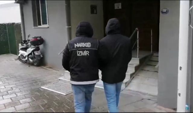 İzmir'de esrar operasyonu: Kilolarca esrar ele geçirildi