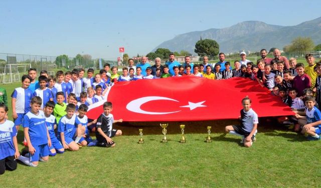 Yunusemre Belediyesi, minikler için 23 Nisan Futbol Turnuvası düzenliyor