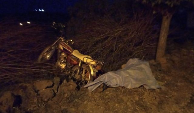 Manisa’da kontrolden çıkan motosiklet devrildi, sürücü hayatını kaybetti