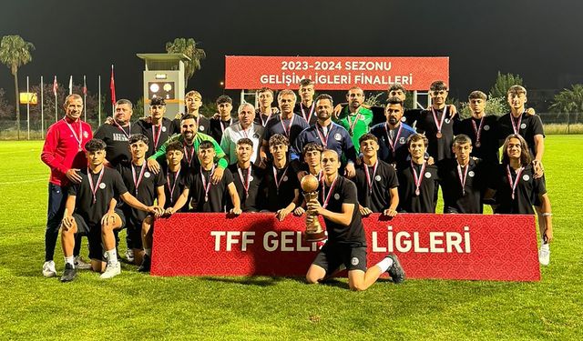 Manisa FK U16 takımı 3'üncülük kupasını kazandı