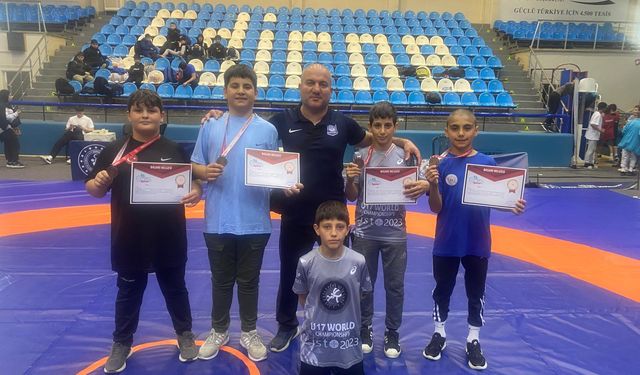 Türkiye 3'üncüsü olan güreşçiler Manisa’ya 3 madalyayla döndü