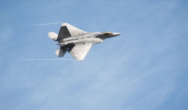 ABD ordusu, İran ile İsrail arasında yaşanan gerilim nedeniyle Orta Doğu'ya F-22 savaş uçakları gönderdi