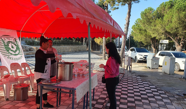 Demirci’de öğrencilere bardakta çorba ikramı