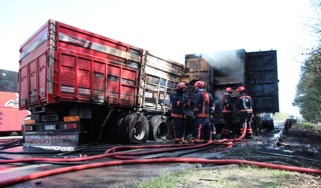 Otoyolda feci kaza: Tırlar alev topuna döndü