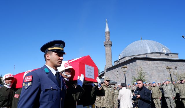 Şehit Üsteğmen Fatih Çelik gözyaşlarıyla uğurlandı