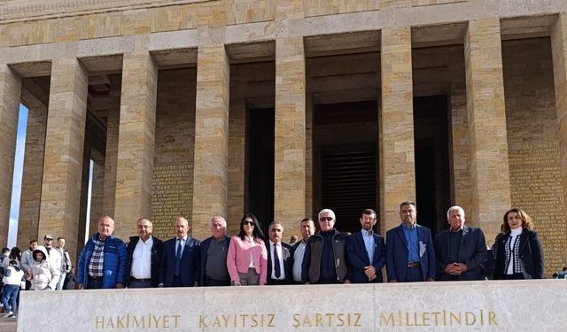 Manisalı muhtarlar Anıtkabir'deki törenlere katıldı