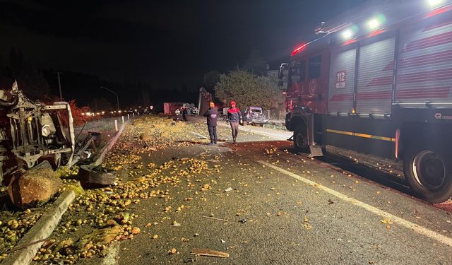 Kamyon, kavşakta araçların arasına daldı: 2 ölü, 7 yaralı