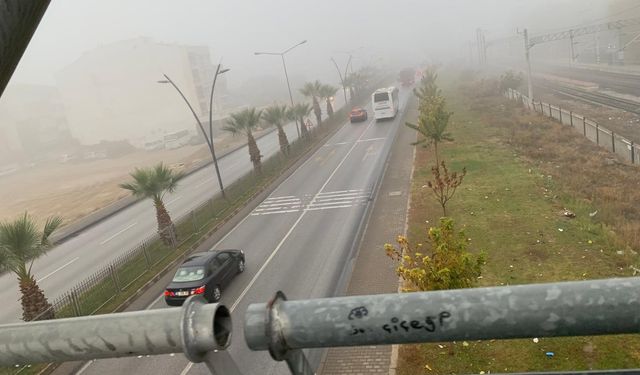 Manisa’da göz gözü görmüyor: Sis tüm şehri esir aldı