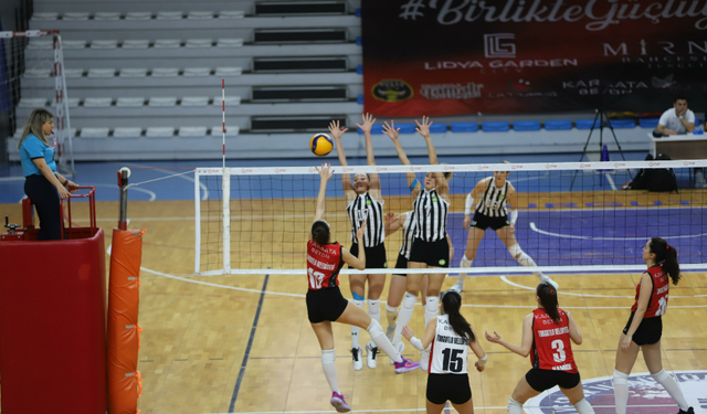 Turgutlu Belediyesi Kadın Voleybol Takımı çalışmalarına  hız kesmeden devam ediyor