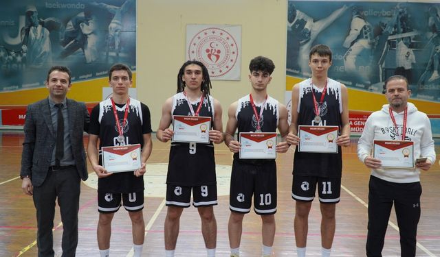 Manisa takımları ipi göğüsledi