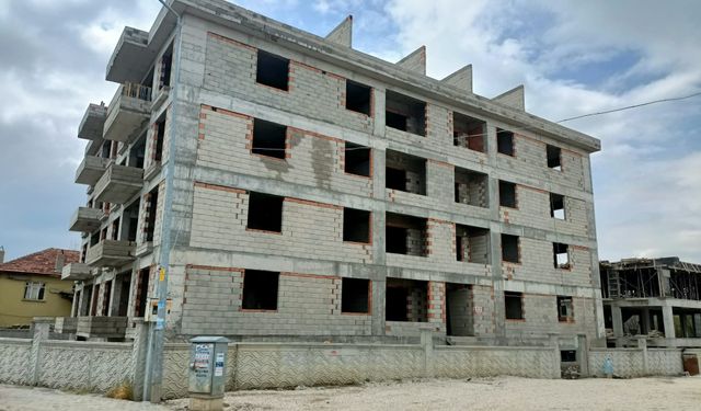 İnşaata iş başvurusu için gelen adam asansör boşluğuna düşerek hayatını kaybetti