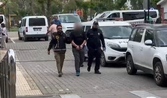 Yakalanacağını anlayınca annesini eve kilitledi