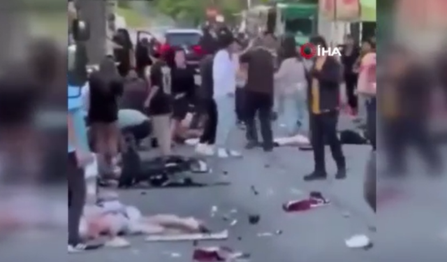 Araç kalabalığa daldı: Çok sayıda ölü var
