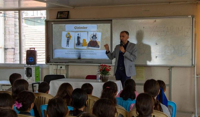 Sarıgöl’de yazar-öğrenci buluşması büyük ilgi gördü