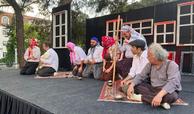 Vagon Sahne' Manisa Tren Garı’nda perdelerini açtı