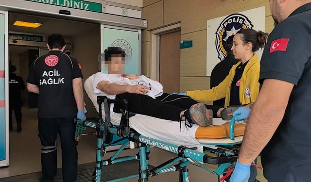 Arkadaşıyla şakalaşan genç bıçaklandı