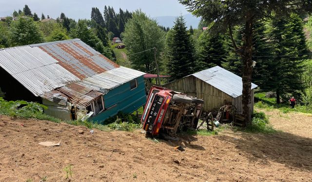 Kaza bir aileyi daha ayırdı: Kocası öldü, eşi yaralandı