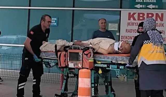Motosiklet ile bisiklet çarpıştı; 1'i ağır 3 kişi ağır yaralandı