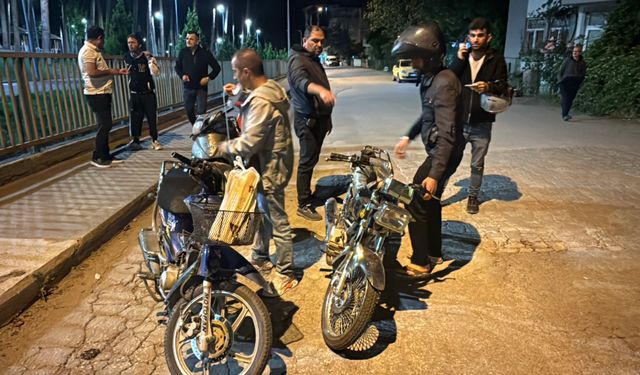 Motosiklet sürücülerine ceza yağdı; onlar ise çekirdek yiyerek izledi