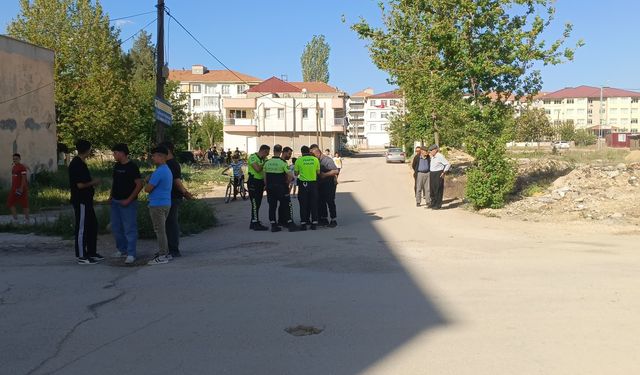 Önce çarpıp sona üzerinden geçtiği arkadaşını ağır yaraladı