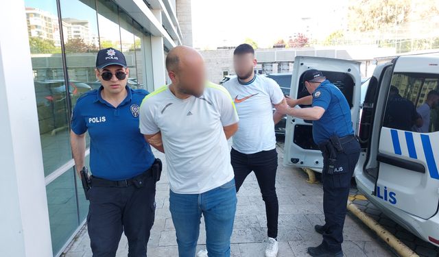 Park halindeki araca benzin döküp yaktılar