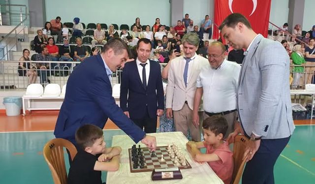 Saruhanlı’da Anneler Günü satranç turnuvası